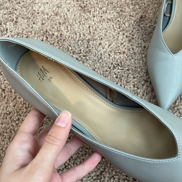 Gray pleather pointed kitten heels - Picture 5 of 5